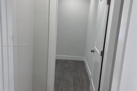 House in Fort Lauderdale, Florida 2 bedrooms, 74.32 sq.m. № 2002504 - photo 13