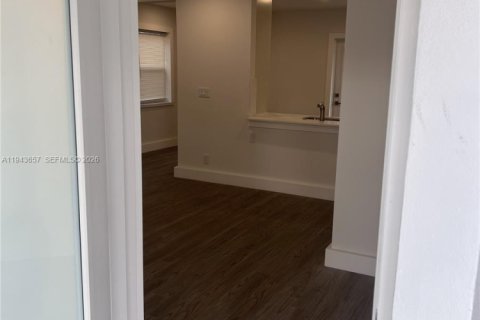 House in Fort Lauderdale, Florida 2 bedrooms, 74.32 sq.m. № 2002504 - photo 5