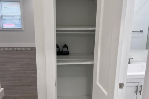 House in Fort Lauderdale, Florida 2 bedrooms, 74.32 sq.m. № 2002504 - photo 18