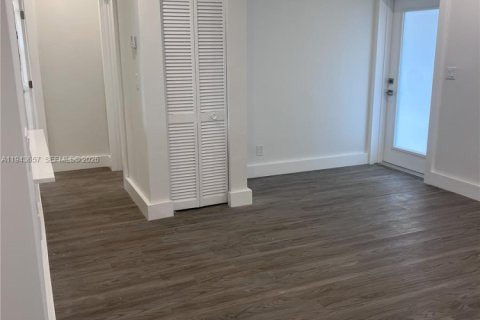 House in Fort Lauderdale, Florida 2 bedrooms, 74.32 sq.m. № 2002504 - photo 10