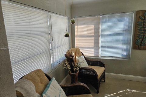 Propiedad comercial en venta en Miami, Florida, 318.56 m2 № 2076112 - foto 5