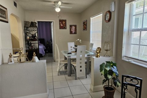 Propiedad comercial en venta en Miami, Florida, 318.56 m2 № 2076112 - foto 13
