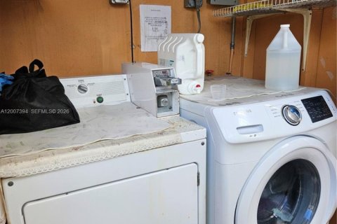 Propiedad comercial en venta en Miami, Florida, 318.56 m2 № 2076112 - foto 11