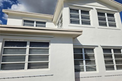 Propiedad comercial en Miami, Florida 318.56 m2 № 2076112