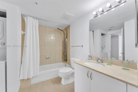 Condo in Miami, Florida, 1 bedroom  № 2064814 - photo 10