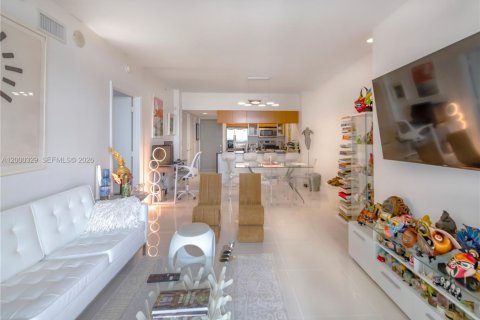 Condo in Miami, Florida, 1 bedroom  № 2064814 - photo 4