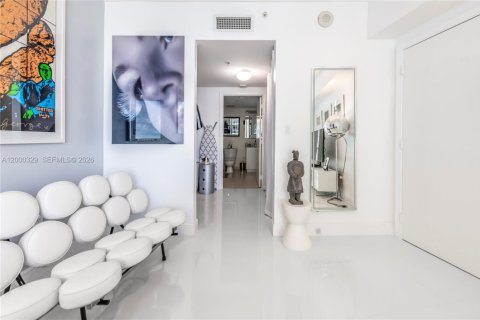 Condo in Miami, Florida, 1 bedroom  № 2064814 - photo 9