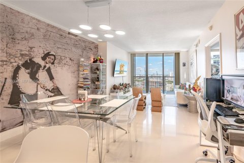 Condo in Miami, Florida, 1 bedroom  № 2064814 - photo 3