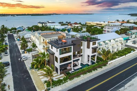 House in Bradenton Beach, Florida 6 bedrooms, 313.55 sq.m. № 2093805