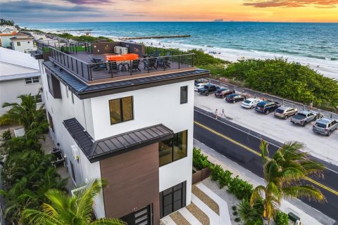 House in Bradenton Beach, Florida 6 bedrooms, 313.55 sq.m. № 2093805 - photo 3