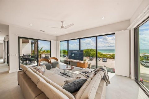 House in Bradenton Beach, Florida 6 bedrooms, 313.55 sq.m. № 2093805 - photo 9