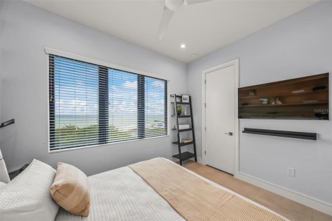 House in Bradenton Beach, Florida 6 bedrooms, 313.55 sq.m. № 2093805 - photo 19