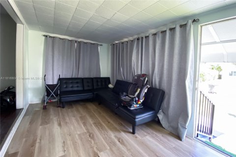 Casa en venta en Lake Worth, Florida, 3 dormitorios, 103.68 m2 № 1770676 - foto 14