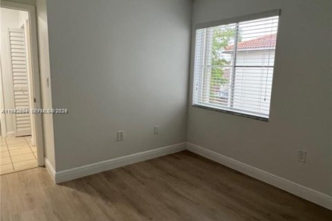 Touwnhouse à louer à Miami, Floride: 3 chambres, 117.06 m2 № 2000285 - photo 7