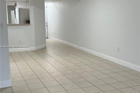 Touwnhouse à louer à Miami, Floride: 3 chambres, 117.06 m2 № 2000285 - photo 9