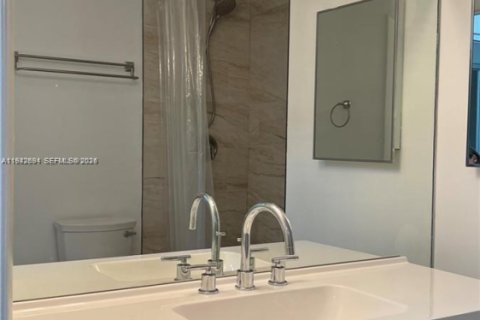 Touwnhouse à louer à Miami, Floride: 3 chambres, 117.06 m2 № 2000285 - photo 4