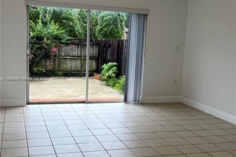 Touwnhouse à louer à Miami, Floride: 3 chambres, 117.06 m2 № 2000285 - photo 6