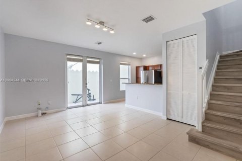 Touwnhouse à louer à Miami, Floride: 4 chambres, 214.79 m2 № 2351291 - photo 5