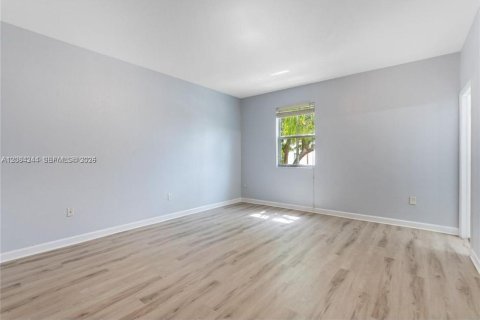 Touwnhouse à louer à Miami, Floride: 4 chambres, 214.79 m2 № 2351291 - photo 21