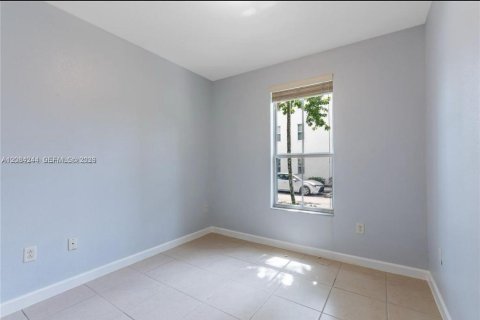Touwnhouse à louer à Miami, Floride: 4 chambres, 214.79 m2 № 2351291 - photo 13