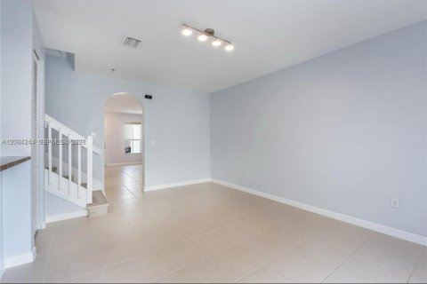 Touwnhouse à louer à Miami, Floride: 4 chambres, 214.79 m2 № 2351291 - photo 15