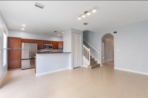 Touwnhouse à louer à Miami, Floride: 4 chambres, 214.79 m2 № 2351291 - photo 8
