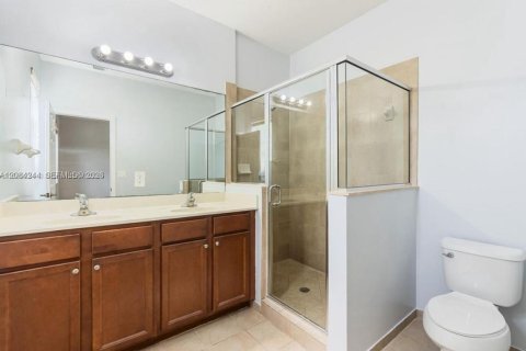 Touwnhouse à louer à Miami, Floride: 4 chambres, 214.79 m2 № 2351291 - photo 7
