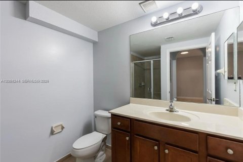 Touwnhouse à louer à Miami, Floride: 4 chambres, 214.79 m2 № 2351291 - photo 10