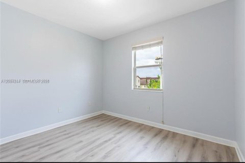 Touwnhouse à louer à Miami, Floride: 4 chambres, 214.79 m2 № 2351291 - photo 11