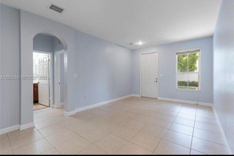 Touwnhouse à louer à Miami, Floride: 4 chambres, 214.79 m2 № 2351291 - photo 4