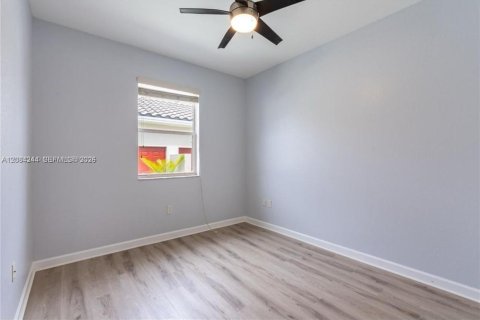 Touwnhouse à louer à Miami, Floride: 4 chambres, 214.79 m2 № 2351291 - photo 12