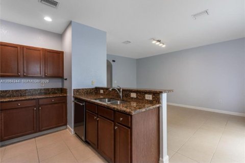Touwnhouse à louer à Miami, Floride: 4 chambres, 214.79 m2 № 2351291 - photo 9