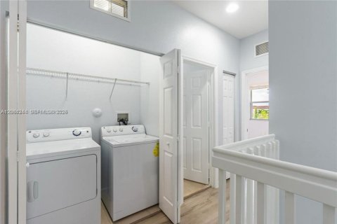 Touwnhouse à louer à Miami, Floride: 4 chambres, 214.79 m2 № 2351291 - photo 16