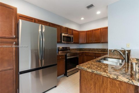 Touwnhouse à louer à Miami, Floride: 4 chambres, 214.79 m2 № 2351291 - photo 6