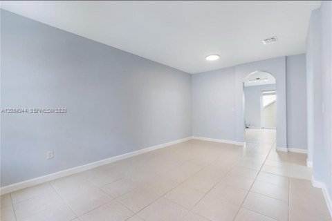 Touwnhouse à louer à Miami, Floride: 4 chambres, 214.79 m2 № 2351291 - photo 18
