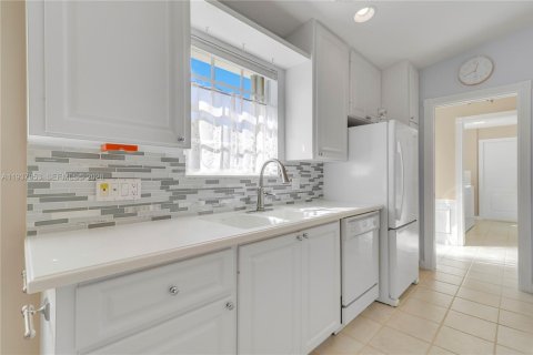 Touwnhouse à vendre à Hobe Sound, Floride: 2 chambres, 158.49 m2 № 1999090 - photo 13