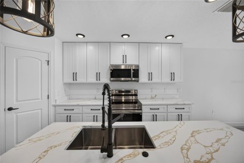 Villa ou maison à vendre à Sanford, Floride: 3 chambres, 128.58 m2 № 2237584 - photo 4