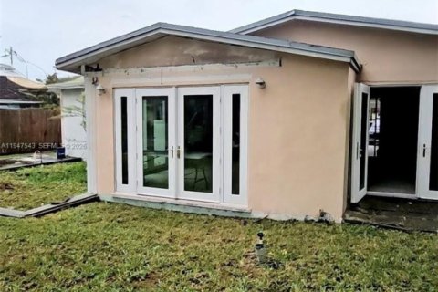 Villa ou maison à vendre à Dania Beach, Floride: 3 chambres, 117.8 m2 № 2003643 - photo 4