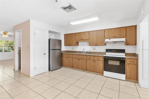 Condo in Mount Dora, Florida, 2 bedrooms  № 1842182 - photo 8