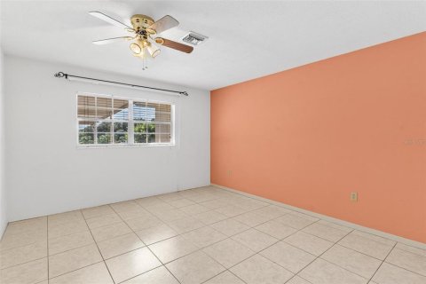 Condo in Mount Dora, Florida, 2 bedrooms  № 1842182 - photo 12