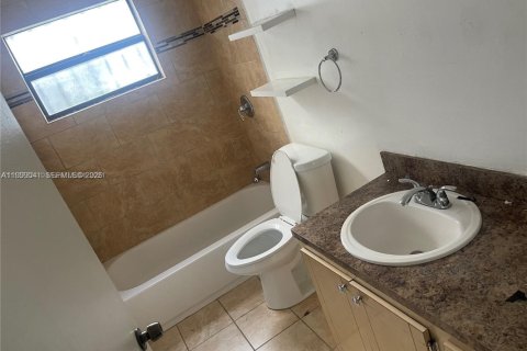 Casa en alquiler en Miami, Florida, 2 dormitorios, 83.61 m2 № 2060990 - foto 9