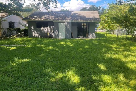 Casa en alquiler en Miami, Florida, 2 dormitorios, 83.61 m2 № 2060990 - foto 12