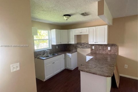 Casa en alquiler en Miami, Florida, 2 dormitorios, 83.61 m2 № 2060990 - foto 4