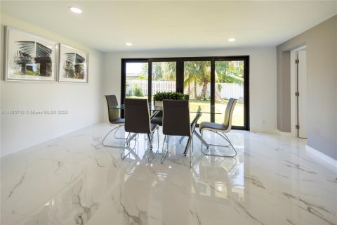 House in Fort Lauderdale, Florida 3 bedrooms, 154.03 sq.m. № 2012315 - photo 20