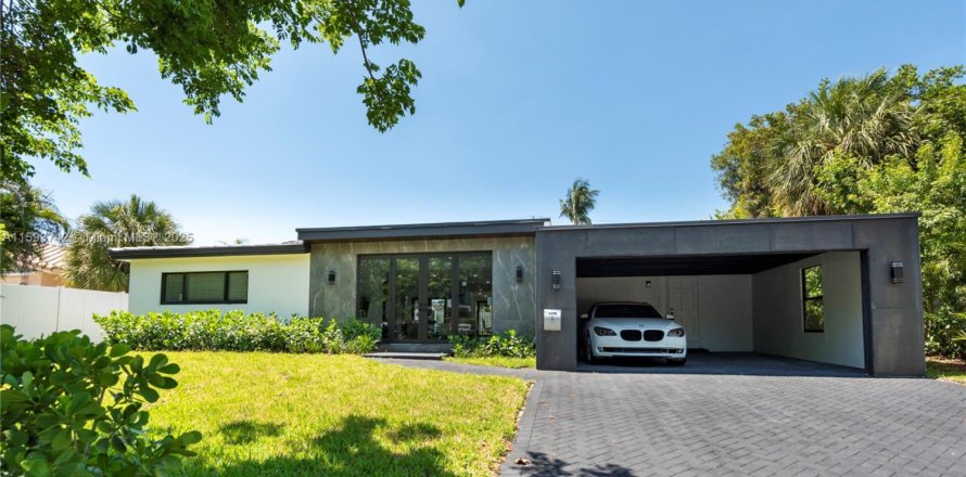 House in Fort Lauderdale, Florida 3 bedrooms, 154.03 sq.m. № 2012315