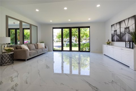 House in Fort Lauderdale, Florida 3 bedrooms, 154.03 sq.m. № 2012315 - photo 21