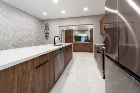 House in Fort Lauderdale, Florida 3 bedrooms, 154.03 sq.m. № 2012315 - photo 16