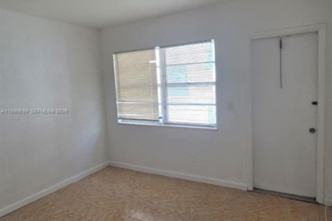 House in North Miami Beach, Florida 1 bedroom, 55.74 sq.m. № 2057913 - photo 6