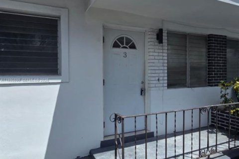 House in North Miami Beach, Florida 1 bedroom, 55.74 sq.m. № 2057913