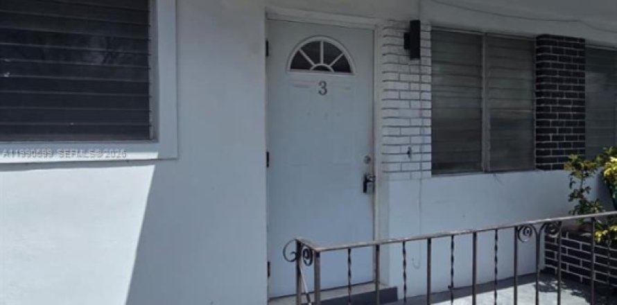 House in North Miami Beach, Florida 1 bedroom, 55.74 sq.m. № 2057913